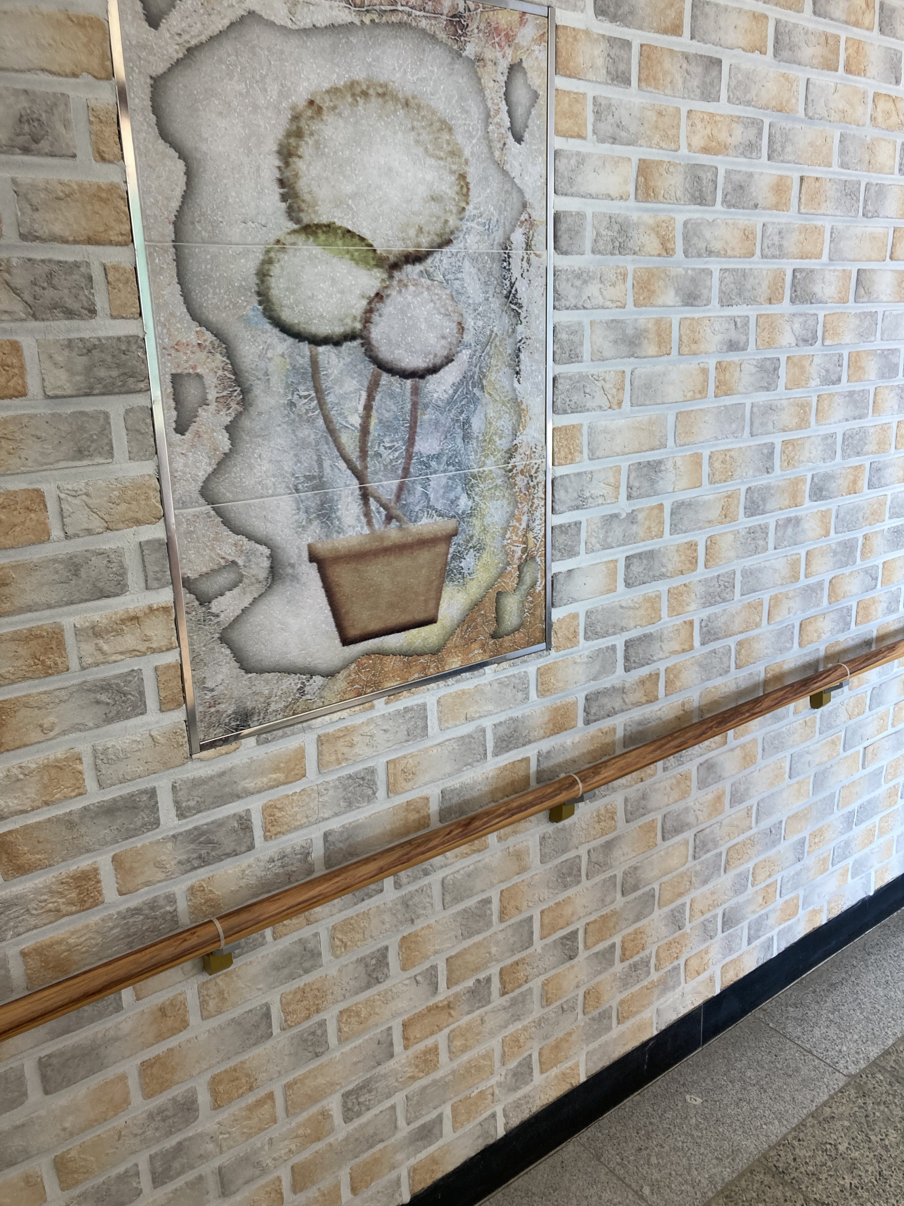 태평여자고등학교 벽면에 걸린 그림.